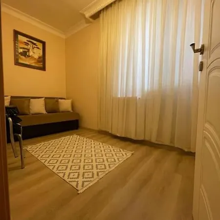 Bahçelievler Bölgesinde Güzel Bir Daire Apartamento Istambul